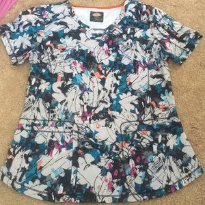 Excellent condition dickies size small scrub top